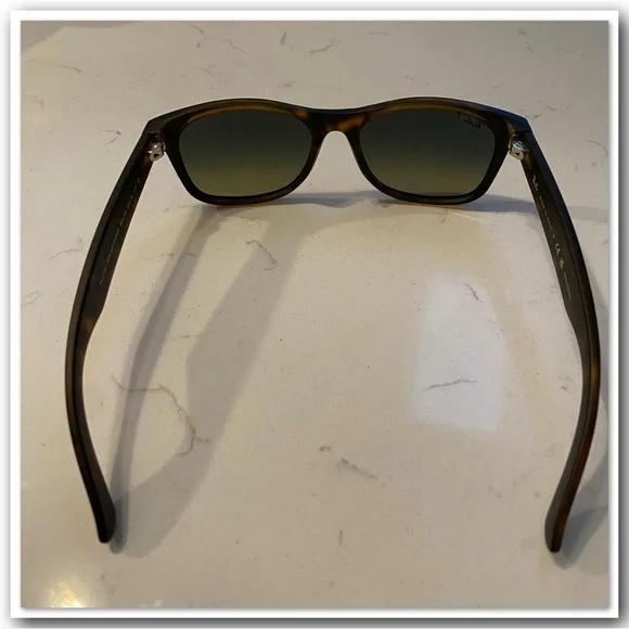 Ray-Ban New Wayfarer Polarized Sunglasses - Black and Tortoise 😎 - Picture 6 of 6